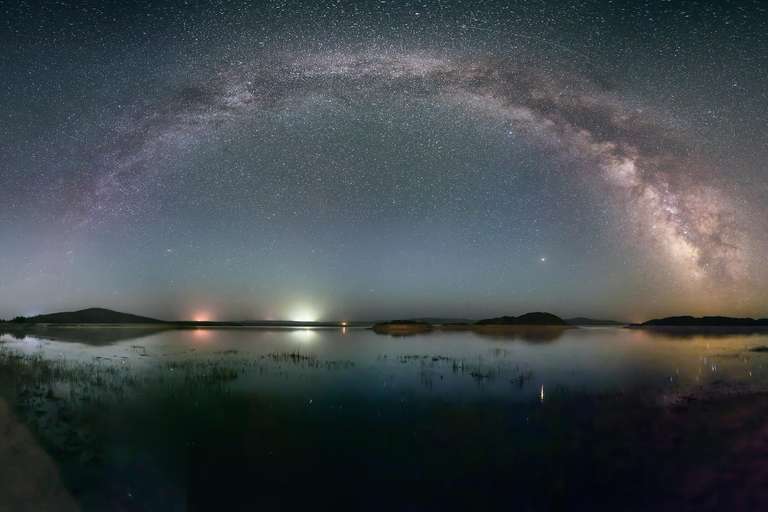 Die Duolun-See unter der Milchstraße, in der Inneren Mongolei, China | Foto: © iStockphoto.com/bjdlzx