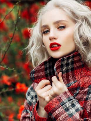 Autumn photo of beautiful girl