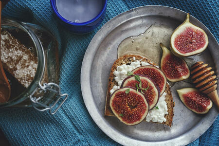 Brown Bread with Cottage Cheese, Figs and Honey