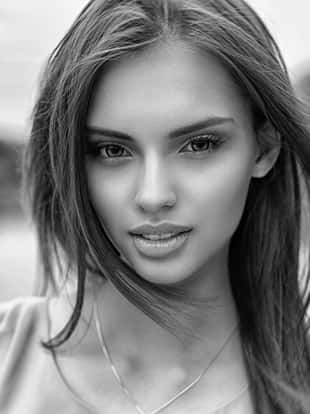 Magnificent beauty girl portrait in black and white